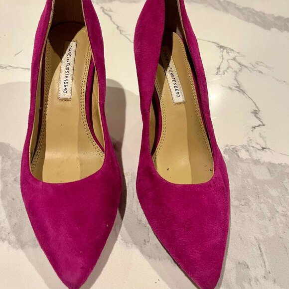 Diane von Furstenberg Magenta Suede Pumps | US 6 | DVF Signature Heel - Picture 4 of 4